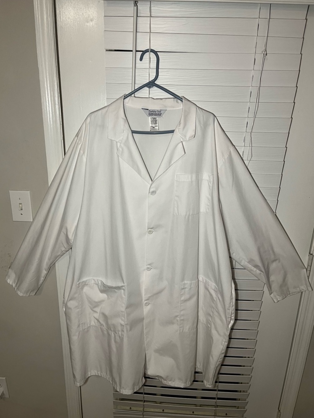 NWOT 2XL Unisex Medical/Laboratory White Lab Coat by Fashion Seal with Pockets